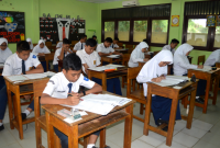 Contoh Soal Pilihan Ganda Dan Esay Bahasa Inggris Kelas 8